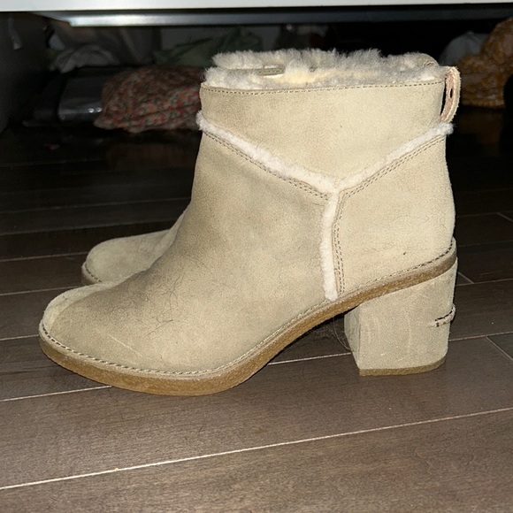 Ugg heels - Picture 1 of 4